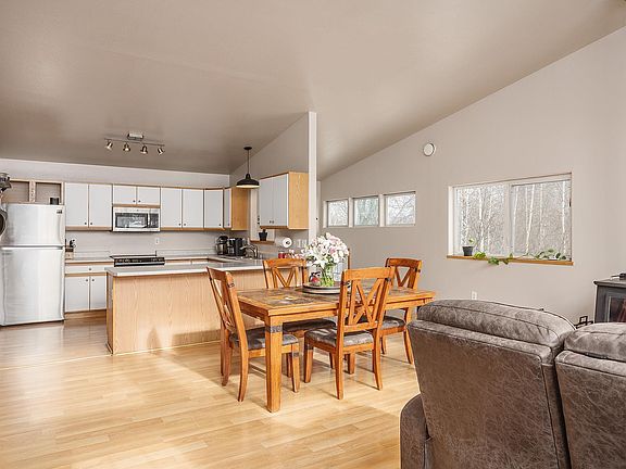 5th image of 110 Currant Ct