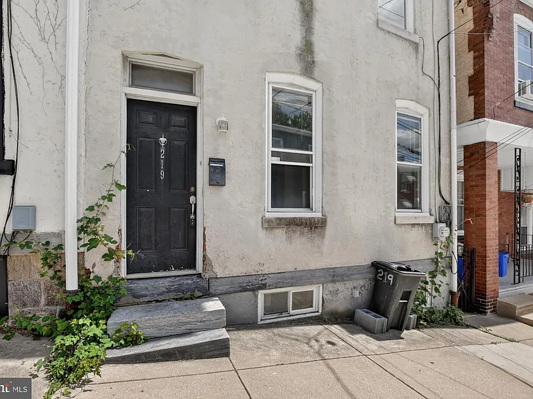 219 Hermitage St — Photo 36