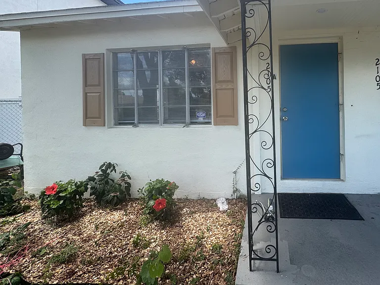 2105 W State St — Photo 2
