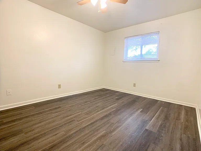 Enfield Gardens Apartments — Photo 15