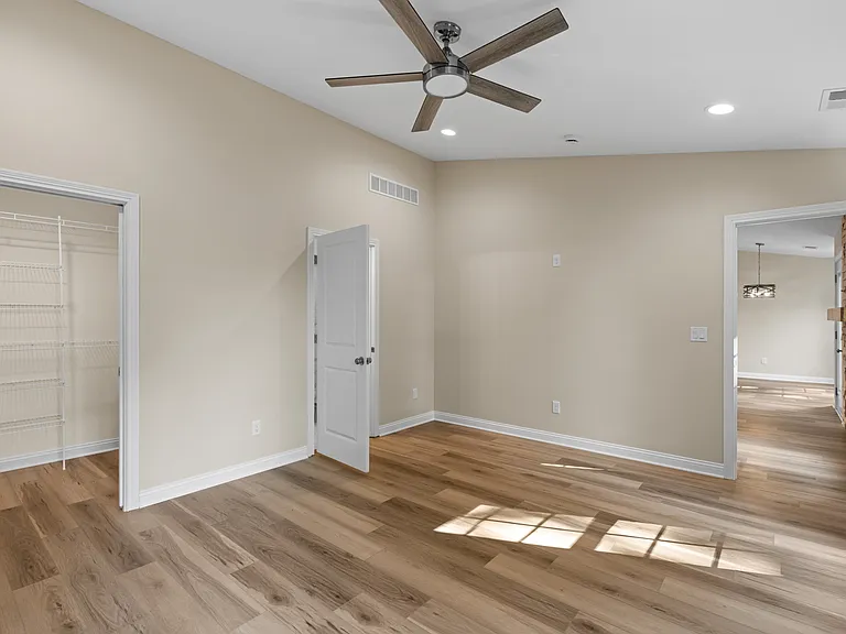 1562 Lincoln Ave — Photo 24