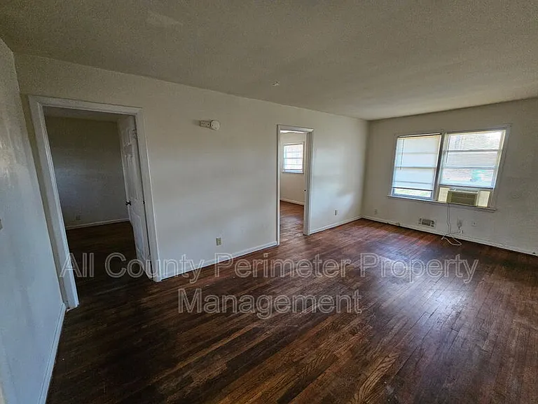 504 Past St — Photo 8