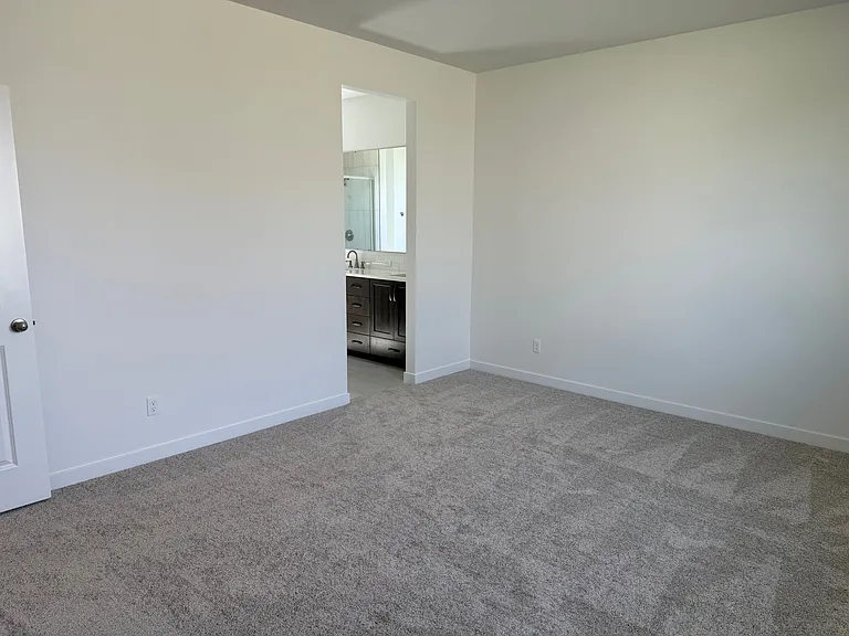 1824 W Roper St — Photo 10