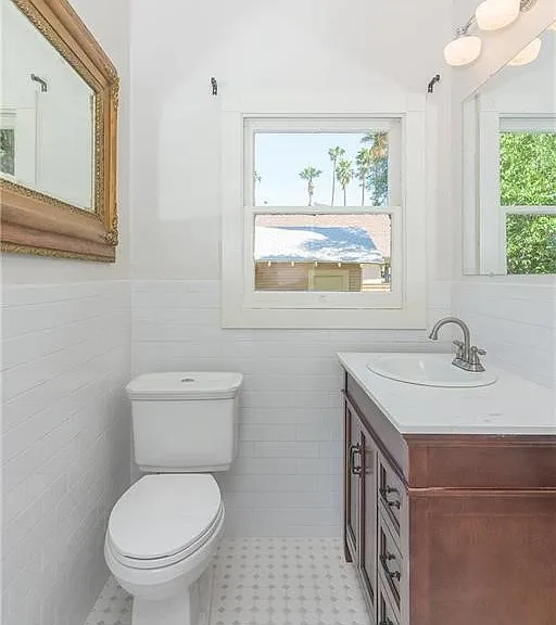 3894 Pine St — Photo 8