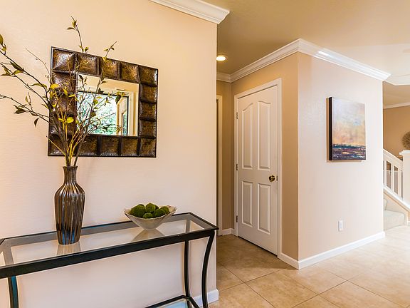 3rd image of 409 Camino Arroyo W