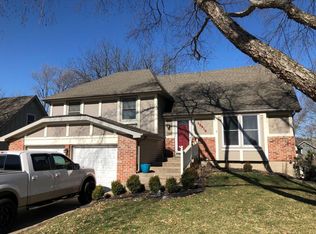 13916 S Summertree Ln, Olathe, KS 66062