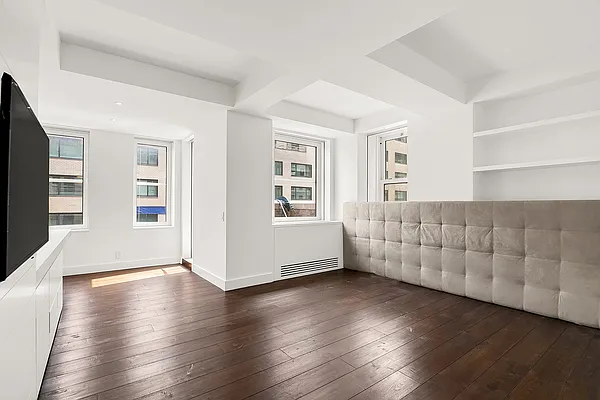 Rented by New York Casas Ltd. | media 24