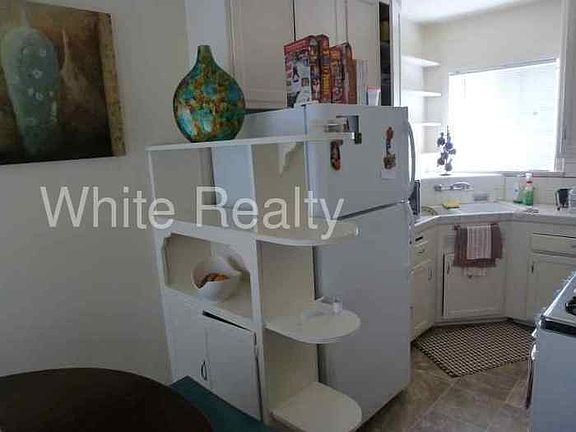 2nd image of 4718 N Lakewood Blvd