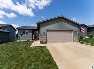 6305 N Seubert Ave, Sioux Falls, SD 57104