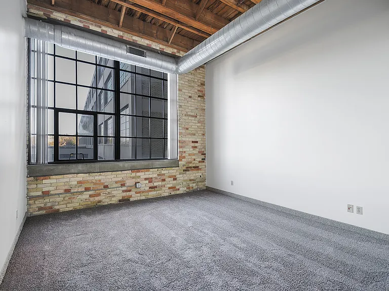 Off Broadway Apartments - Price Per Bedroom — Photo 11