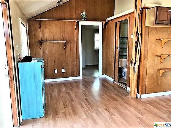 2nd image of 1101 E Avenue A