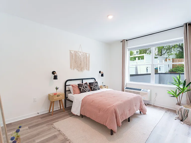 569 Pavonia Ave #135 — Photo 8