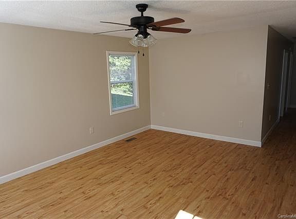 5th image of 800 Sam Mills St
