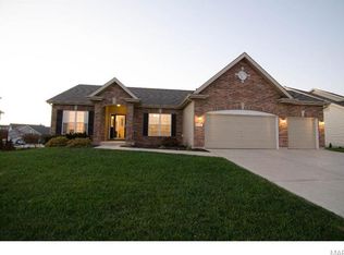 915 Lindmark Dr, Wentzville, MO 63385