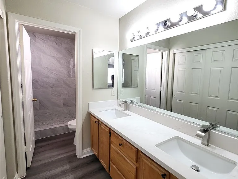 8236 W Rochelle Ave — Photo 14