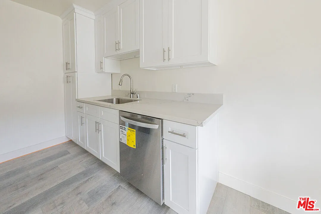 2 bed, 1.0 bath, 800 sqft, $2,450 — Photo 4