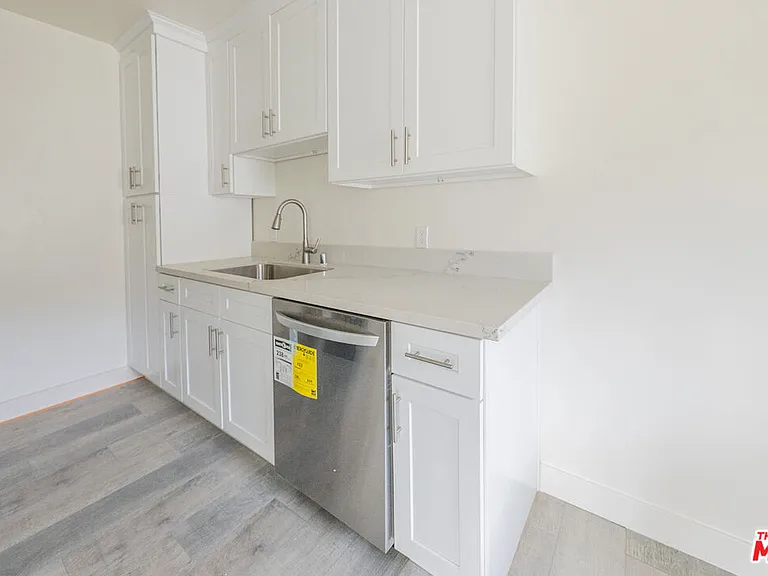 10043 Haines Canyon Ave #F — Photo 5