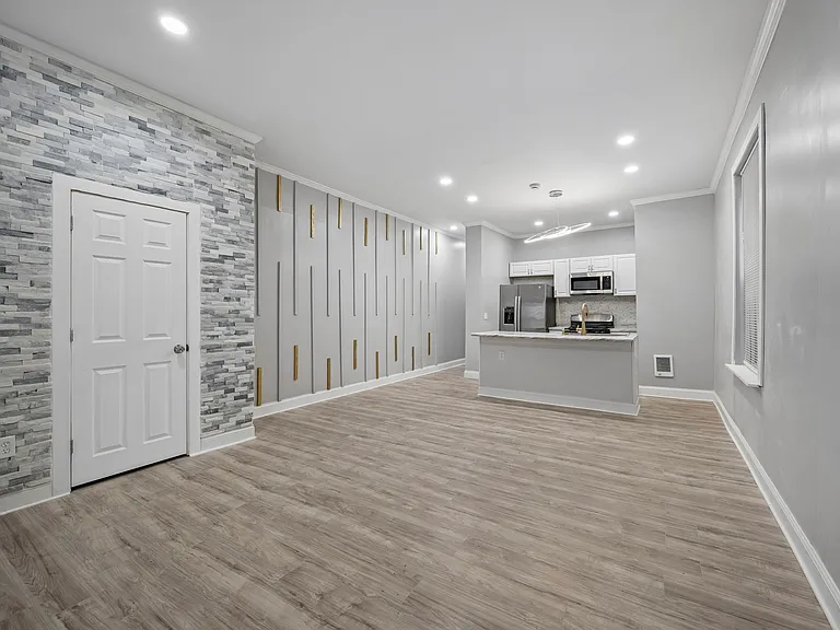 5031 Walnut St #1 — Photo 1