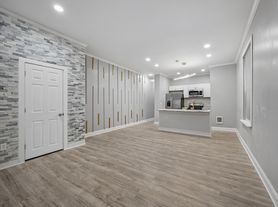 5031 Walnut St
