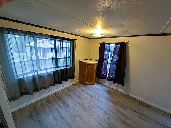 4th image of 2033 Raines Ave #B