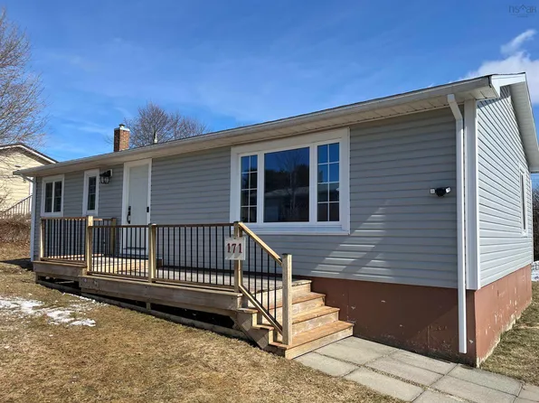 171 Centennial Ave, Lunenburg, NS B0J 2C0