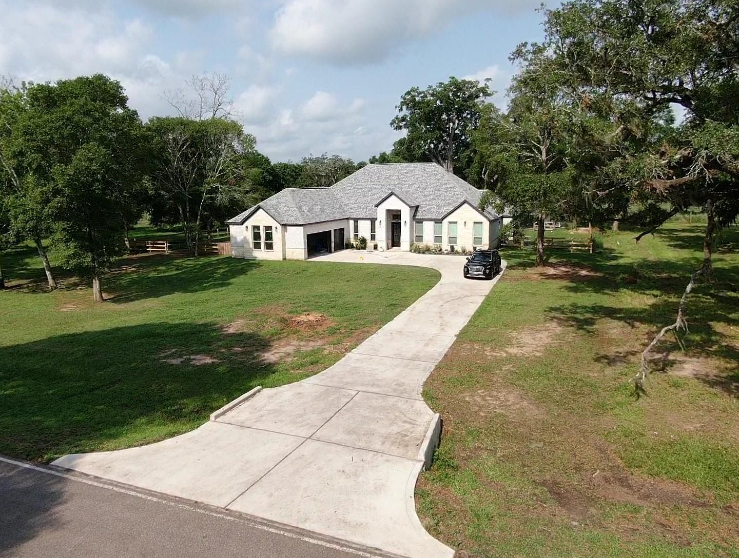 21611 Chenango Lake Dr, Angleton, TX 77515 Zillow