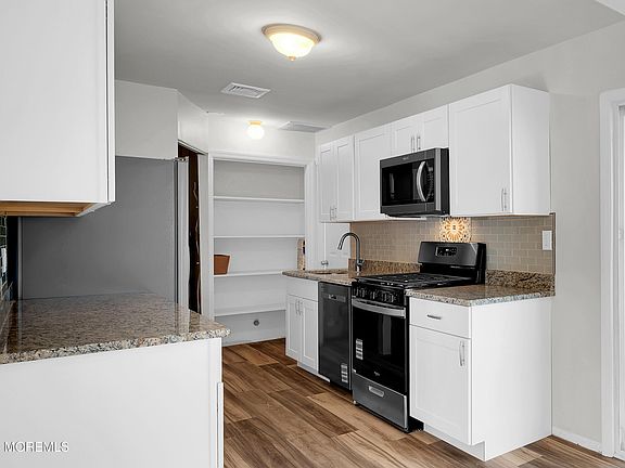 4th image of 251 Sprucewood Dr