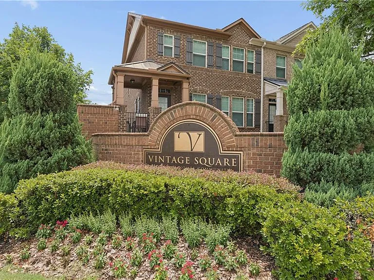 3377 Vintage Cir SE — Photo 43
