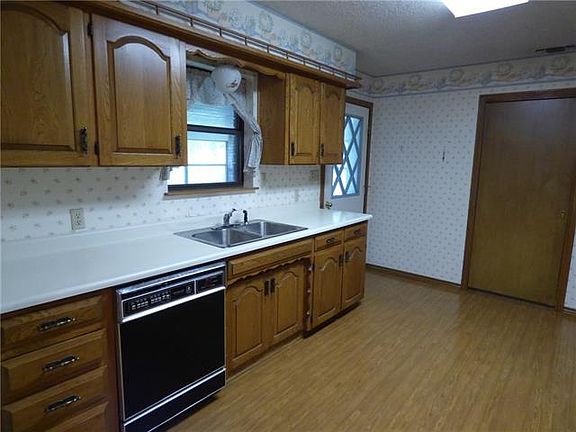 3rd image of 3066 W Highway 114