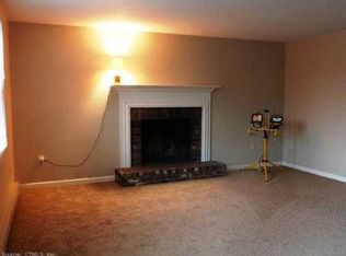 51 Brandywine Ln, Suffield, CT 06078