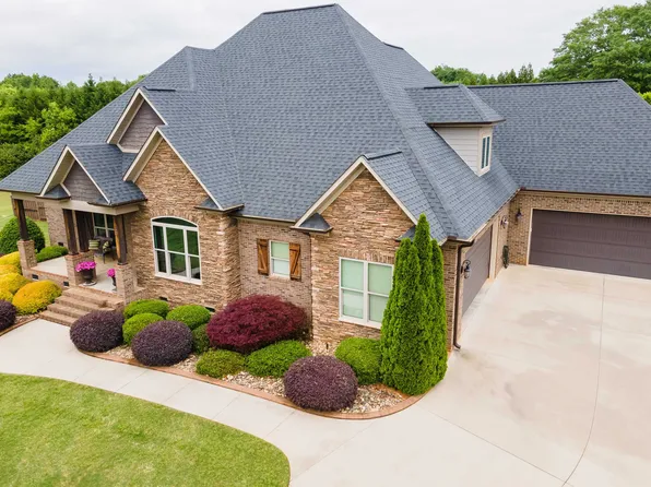 321 Burro Ct, Boiling Springs, SC 29316