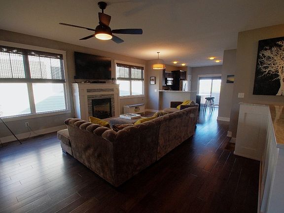 4th image of 574 S Crescent Way #13