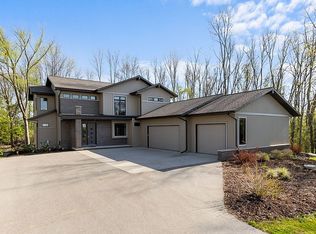 W5964 Falling Leaf Trl, Appleton, WI 54913