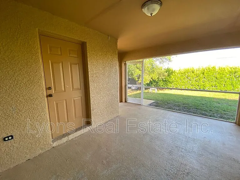 1104 NW 11th Pl — Photo 15