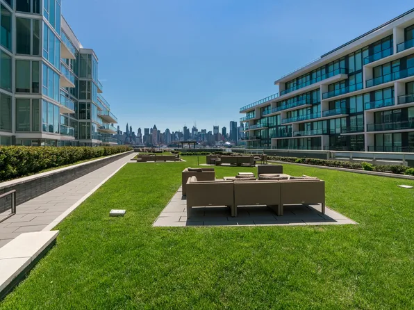 1000 Avenue At Port Imperial image 27 of 29