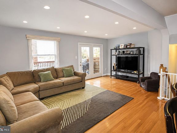 2nd image of 206 Leafcup Ct