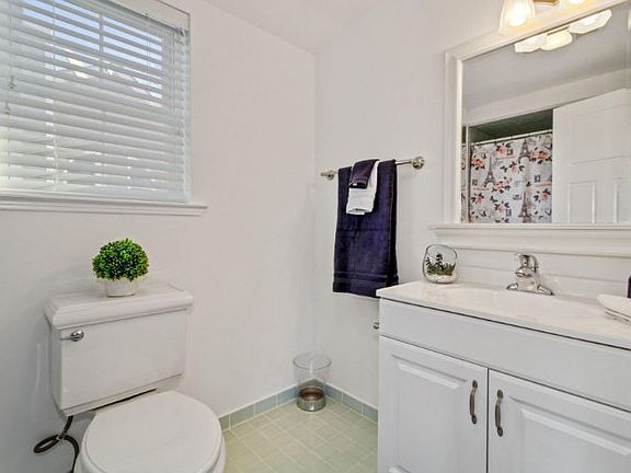5th image of 801 Clark St #A