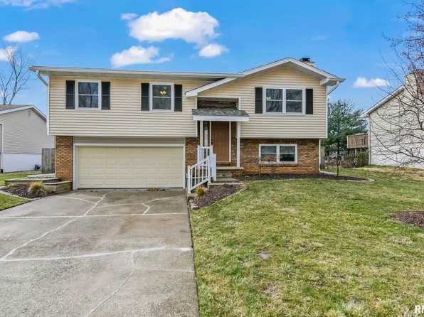 834 Evergreen Dr, Chatham, IL 62629