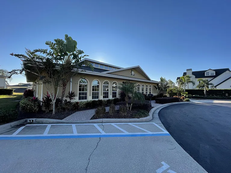 13532 Fountainbleau Dr — Photo 33