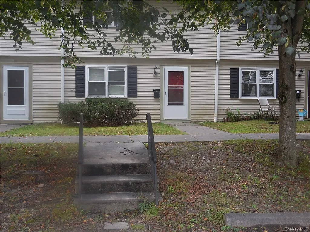 3 bed, 1.5 bath, 1320 sqft, $2,600 — Photo 4