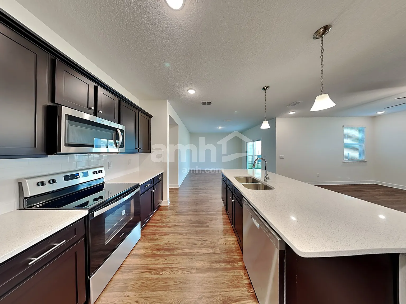 3 bed, 2.0 bath, 1700 sqft, $2,220 — Photo 3
