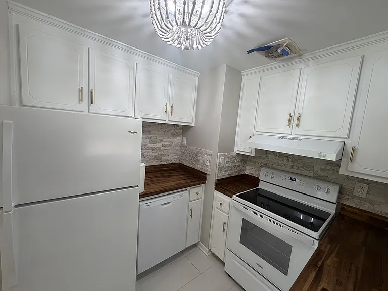 156 N Richmond St — Photo 6