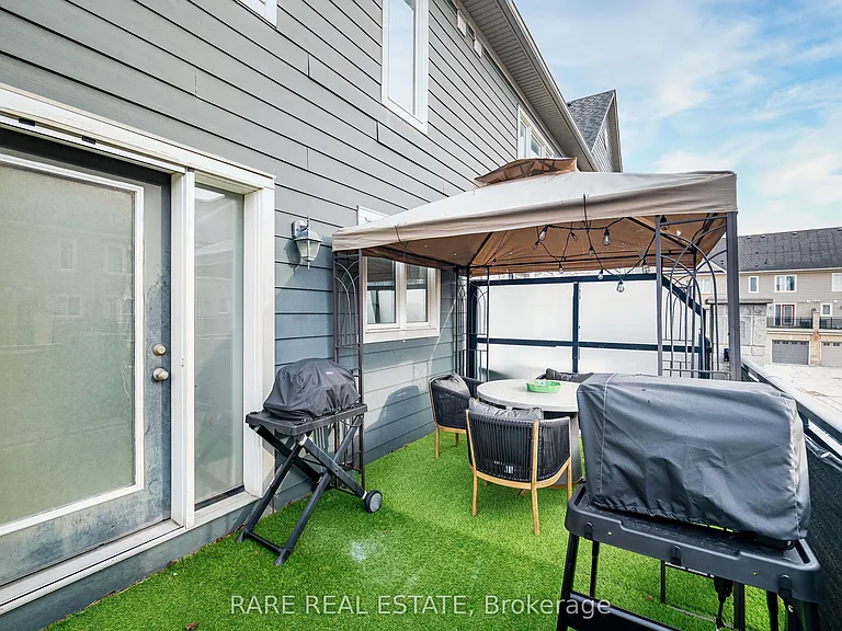 60 Fairwood Cir #28 — Photo 17