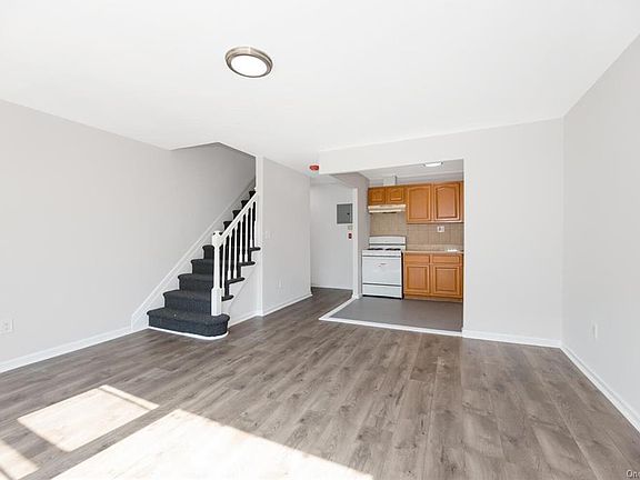 4th image of 1313C Clay Ave
