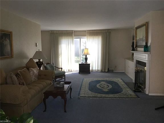 4th image of 19051 E Shoreland Ave