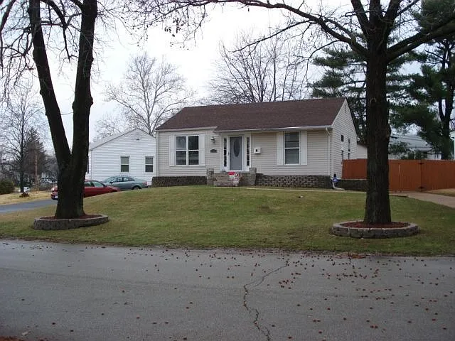 1905 Wismer Ave photo 1