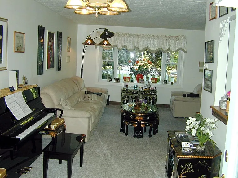 living room with furnishings 
20' x 13'
