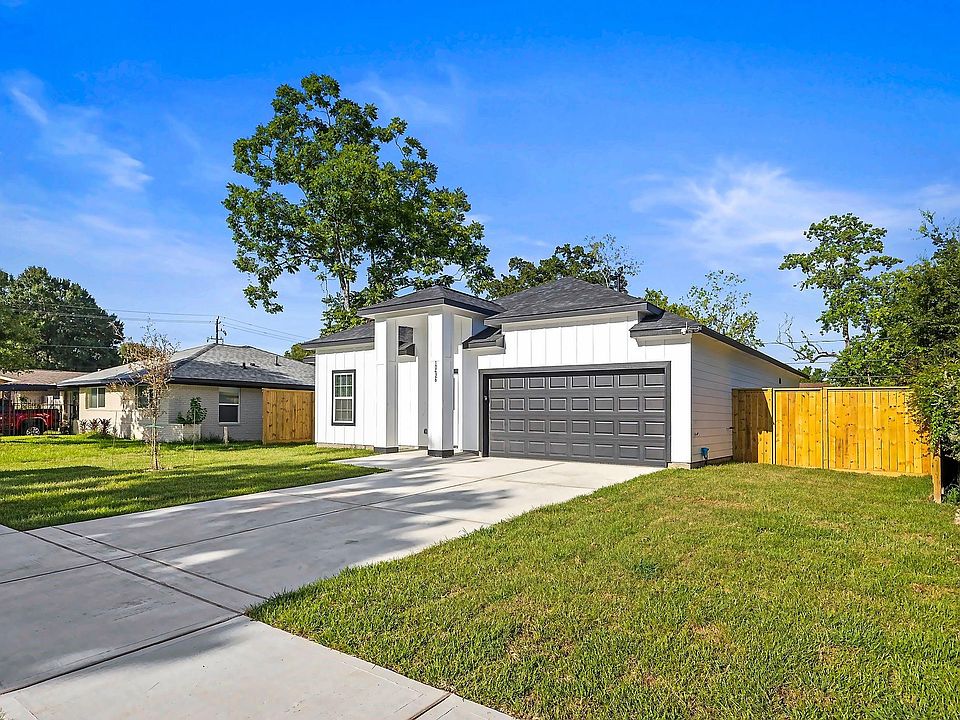 1st image of 10426 Royal Oaks Dr