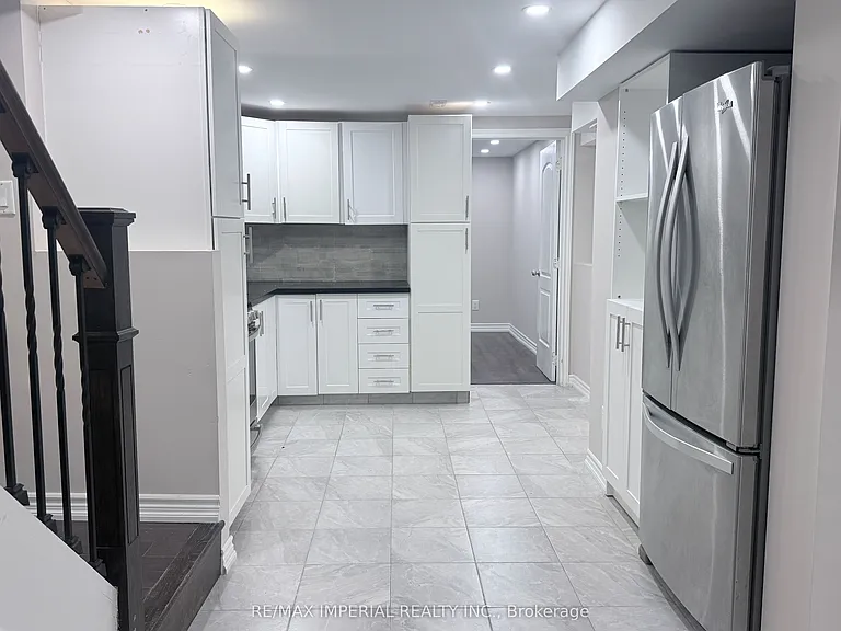 17 Deerwood Cres — Photo 8