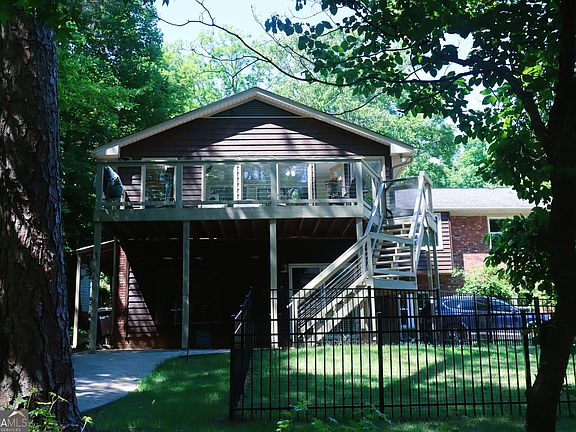 2nd image of 674 Ridgewood Dr